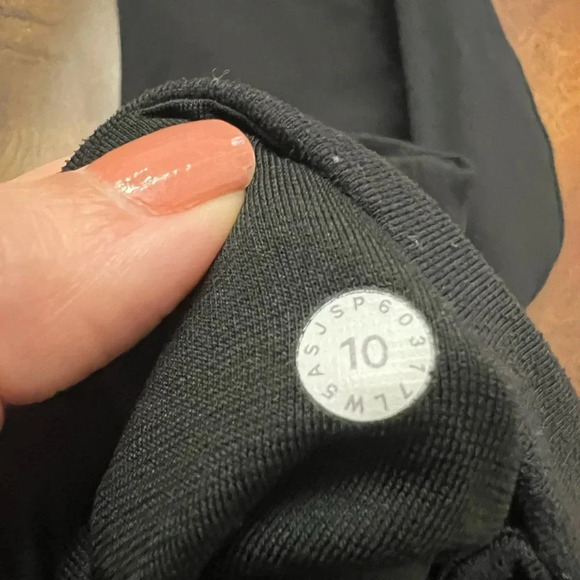 Lululemon Run On Jogger (28") size 10 - Picture 6 of 6